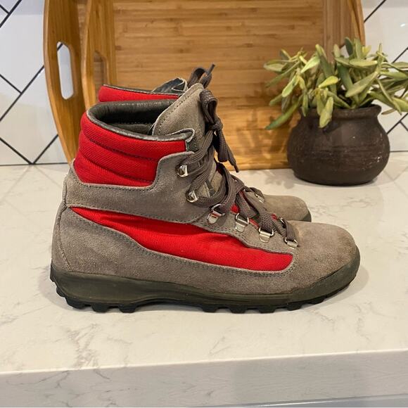 Vintage Vasque Hiking Boots Made in Italy Ankle Suede Gray Skywalk size 7.5 - Picture 1 of 15